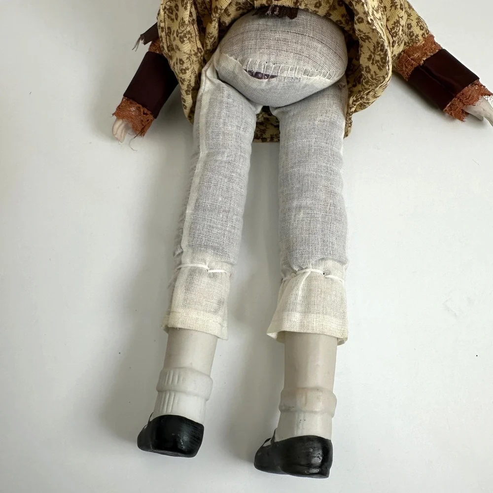 Walda Porcelain Doll‎ Girl 17